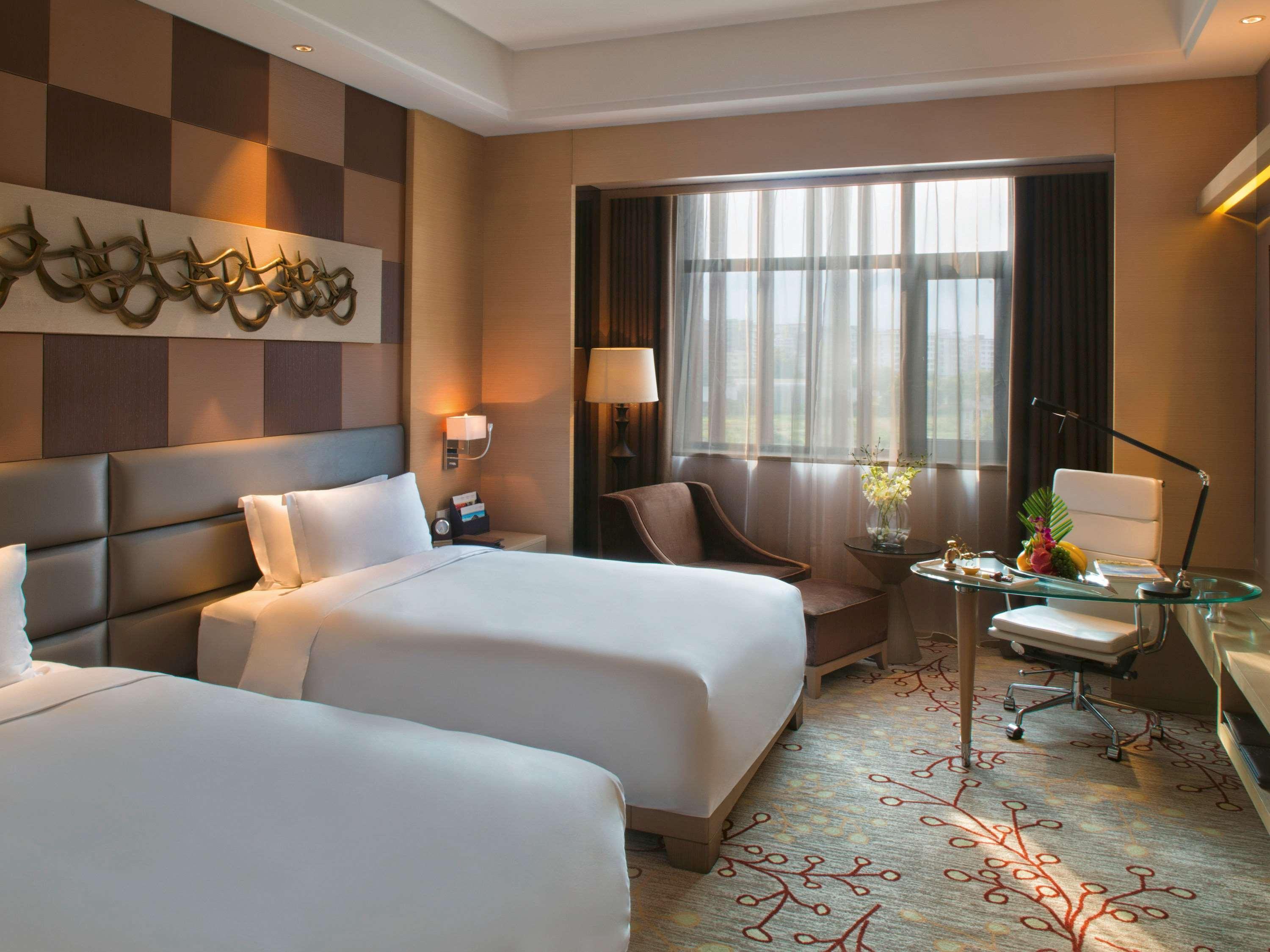 Movenpick Hotel Енши Екстериор снимка