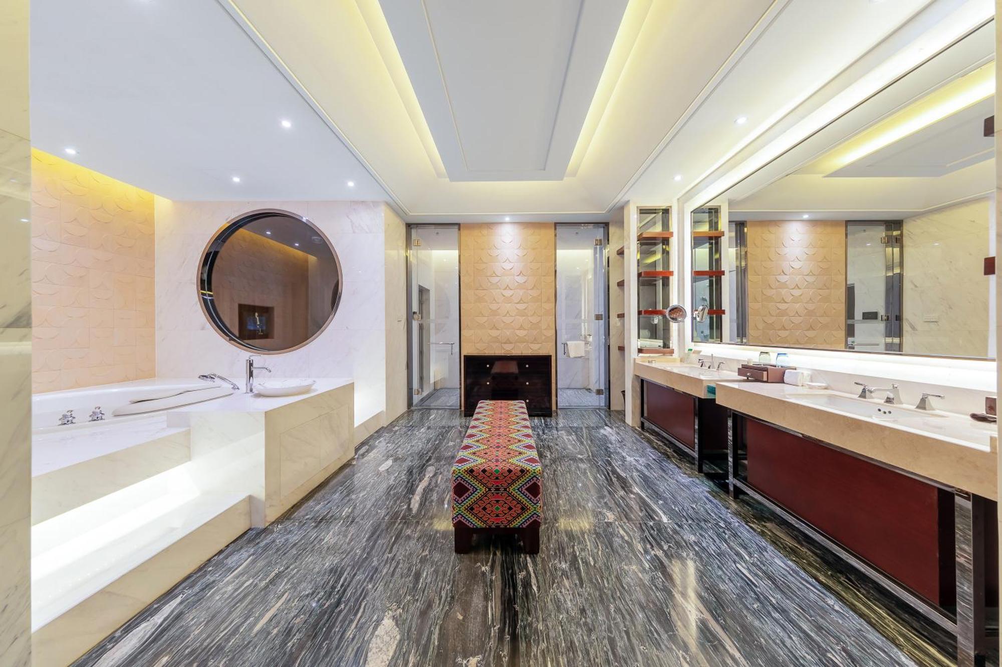 Movenpick Hotel Енши Екстериор снимка